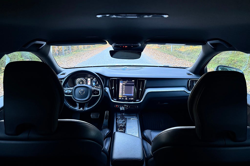 Volvo V60 D4 AWD Geartronic R-Design|Dragkrok|Svart innertak|VoC