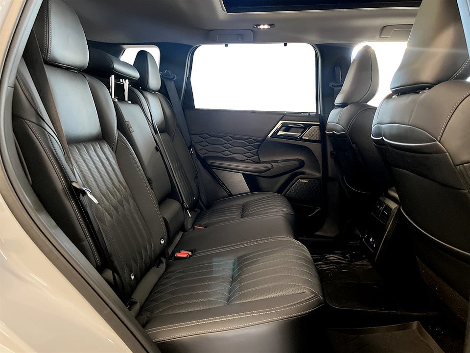 Bild på Mitsubishi Outlander Instyle PHEV 306k Aut 4WD PANO SKINNKLÄDSEL