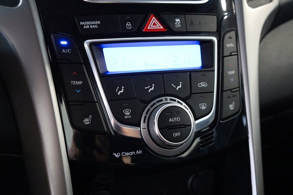 Hyundai i30 1,6 CRDi 110hk Business Automat 5D Bluetooth PDC 2014