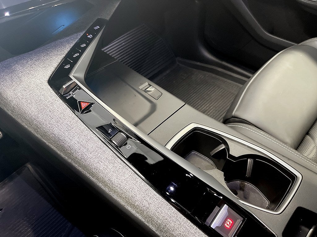 Bild på Peugeot 5008 GT Ultimate HYBRID 136hk Aut - 7-SITS, 360-KAMERA