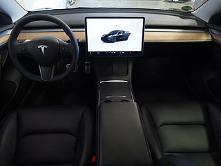 Sedan Tesla Model 3 17 av 23
