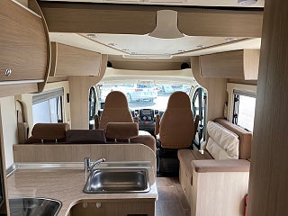 Husbil-halvintegrerad Bürstner Ixeo Time 5 av 9