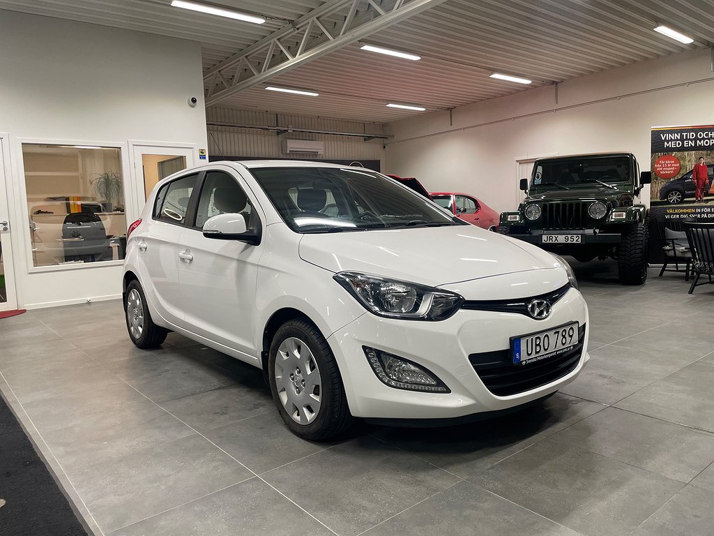 Hyundai i20 5-dörrar 1.4 Premium Automat Lågmilare!