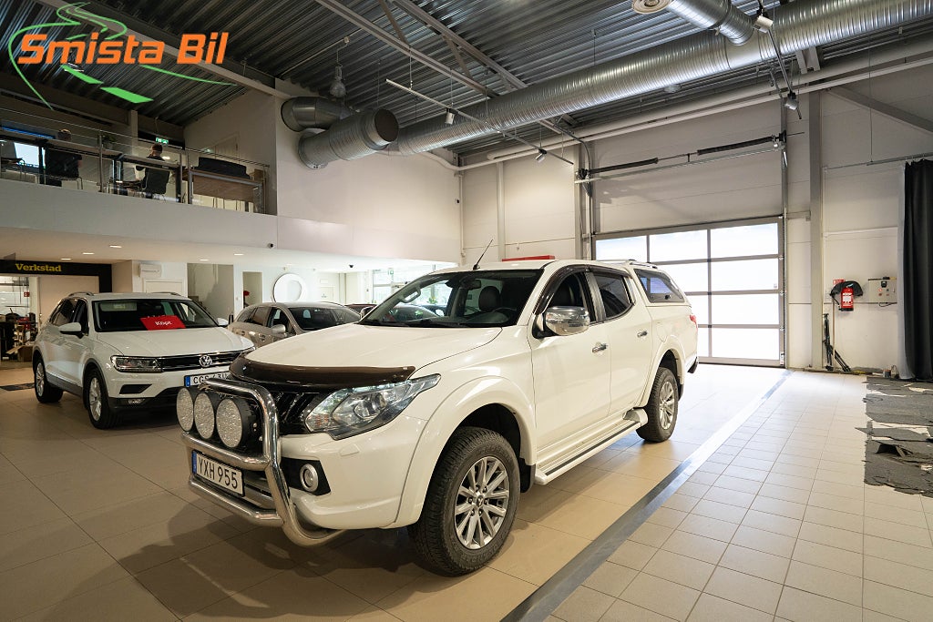 Mitsubishi L200 2.4 DI-D 4WD KÅPA D-VÄRM LÄDER DRAG KAMERA MOMS 1-ÄGARE
