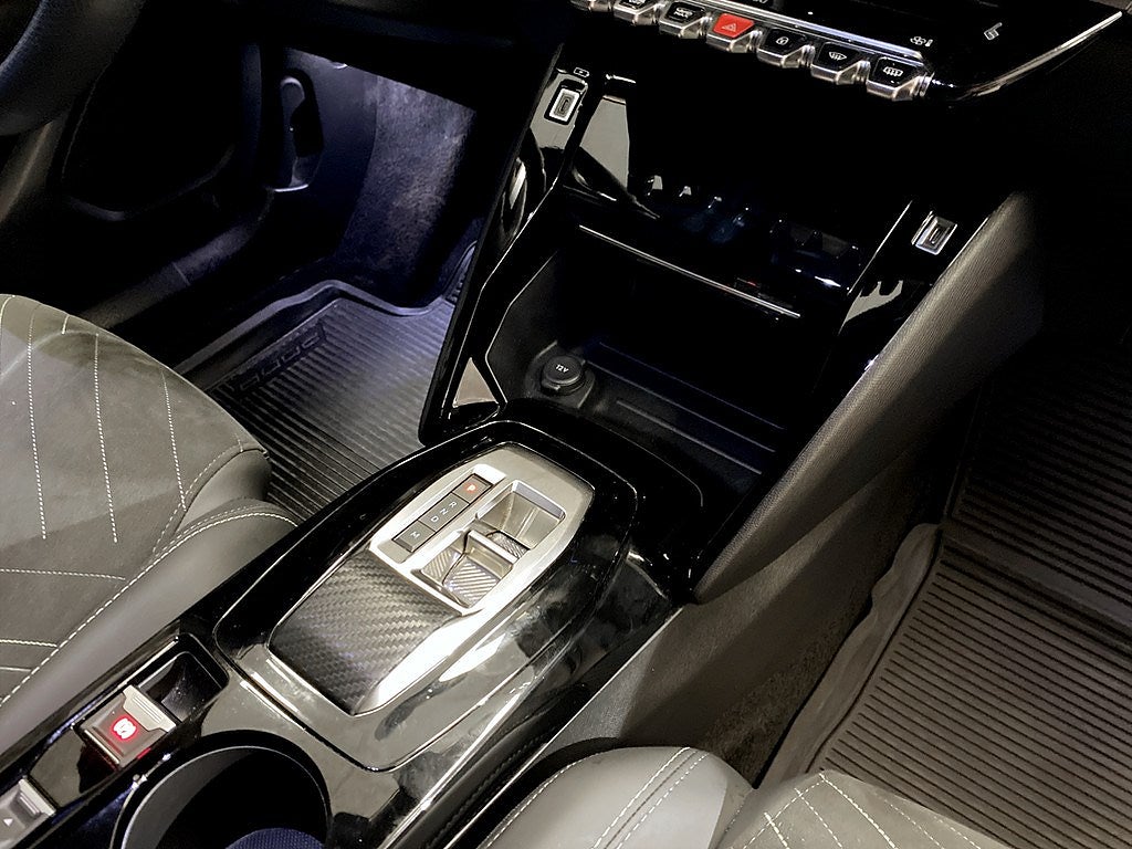 Bild på Peugeot 2008 GT 1.2 PT 130hk Aut - 360-KAMERA, CARPLAY, NAVI