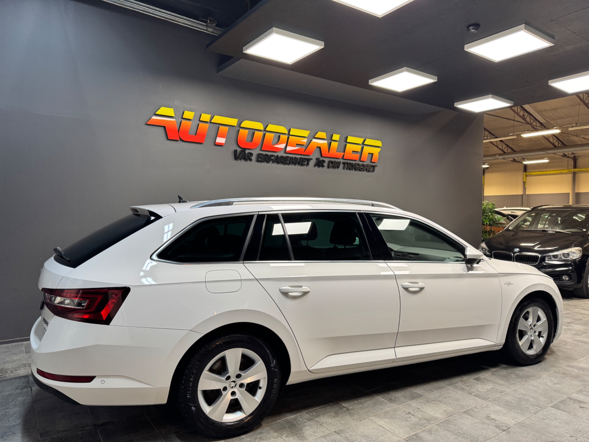 Skoda Superb 2018, bild 3/56