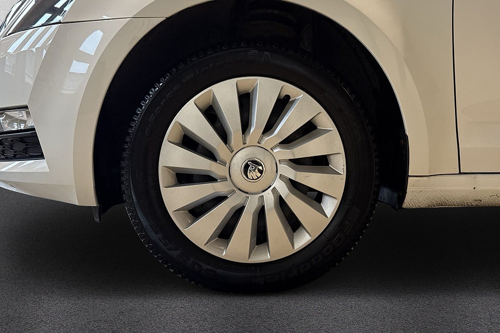 Skoda Octavia Kombi 1.6 TDI SCR 3-Ägare Automat Bluetooth