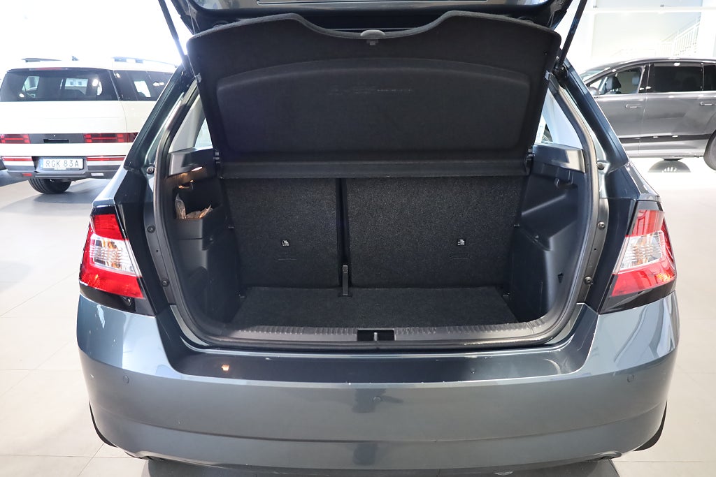 Skoda Fabia 1.2 TSI Style M-Värme CarPlay PDC Blåtand 2017