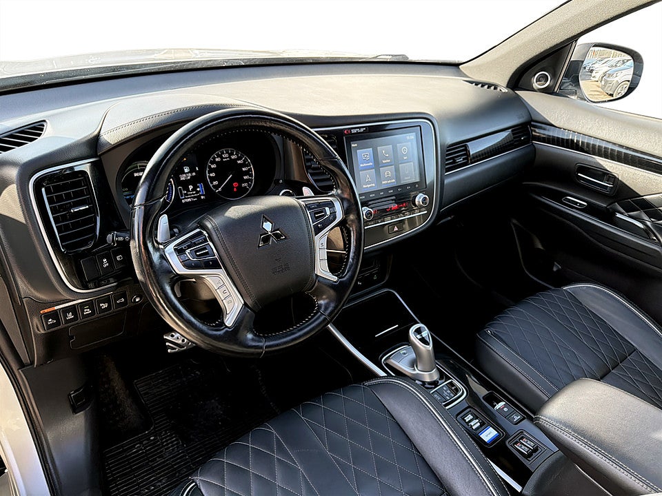 Bild på Mitsubishi Outlander PHEV CVT 224hk Aut AWD BACKKAMERA