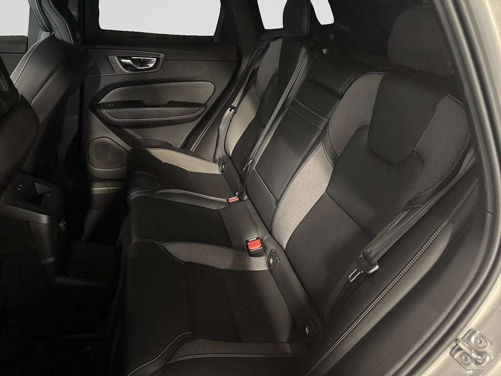 Volvo XC60 Recharge T8 AWD R-Design Adap-fart Drag Navi H/K Pano bild 15