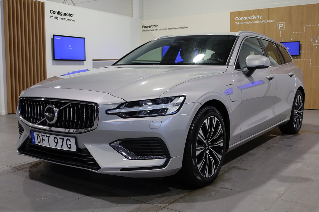 Volvo V60 Recharge T6 350hk AWD Core Edition Aut Drag Leasbar 2023