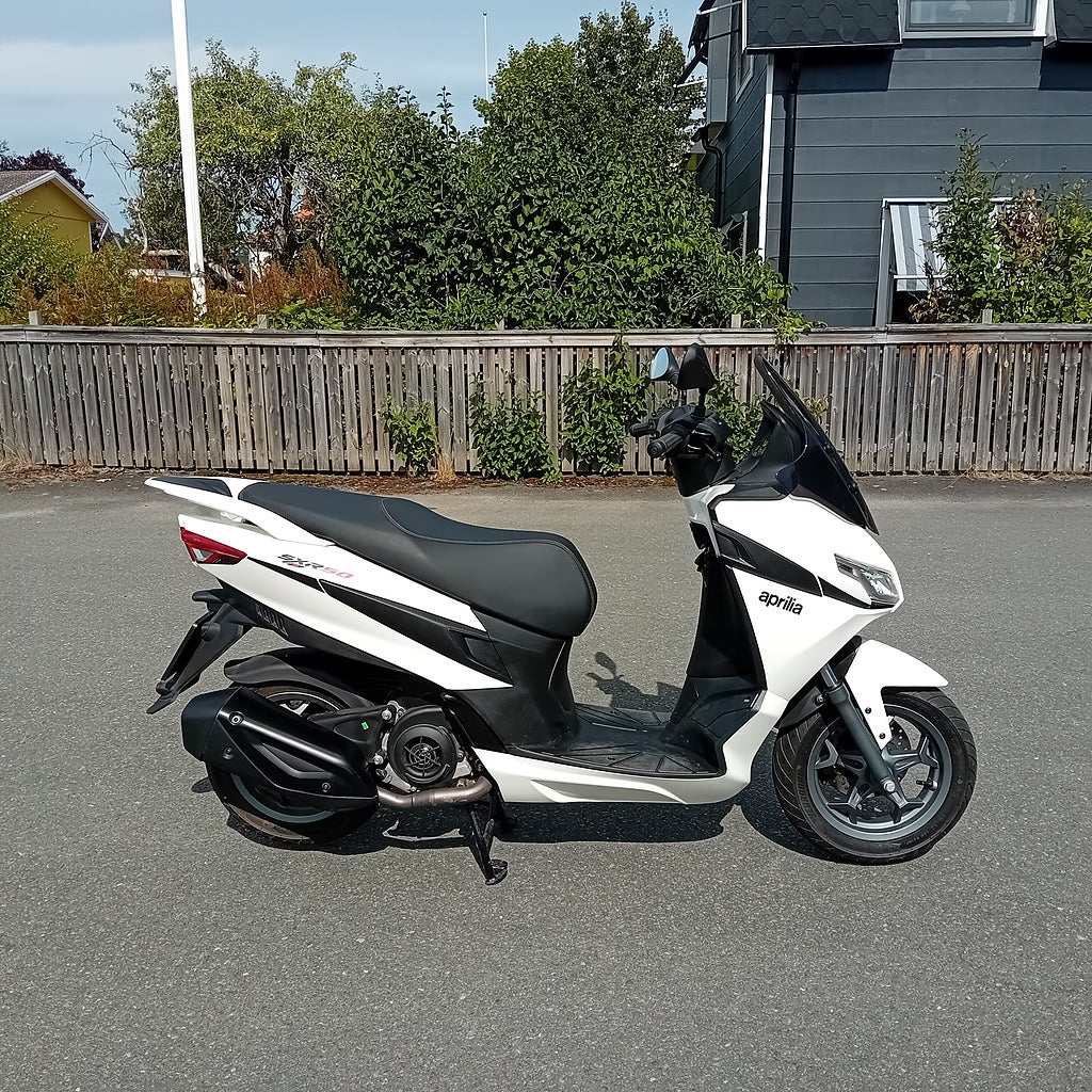 Aprilia SXR50 - Endast 100 mil & nyservad. 1 ÅRS GARANTI