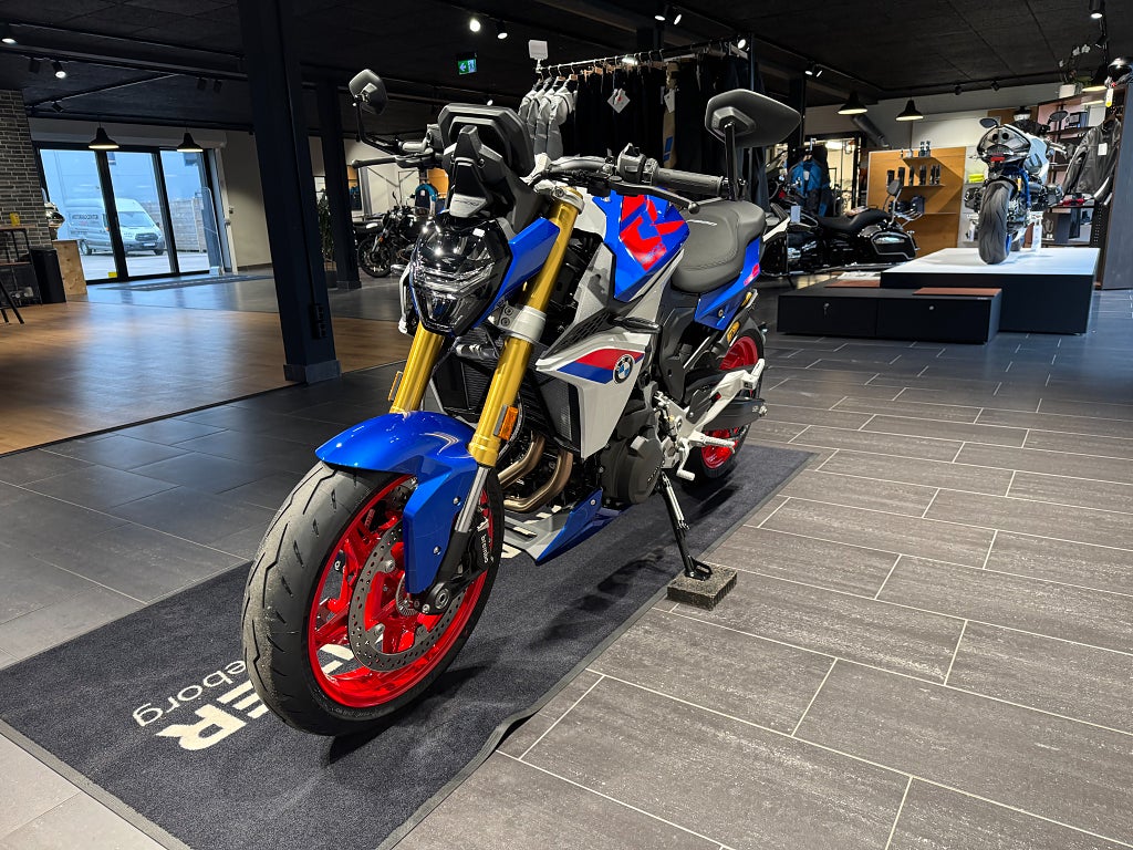 BMW F900R/Ord pris: 138.395kr/Nu: 127.900kr/100mil/Sport