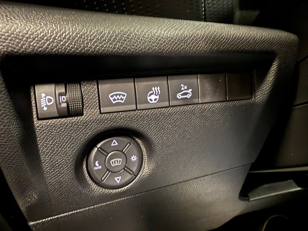 Bild på Citroën e-C4X X SHINE Exklusive Electric 136hk Back/Nav