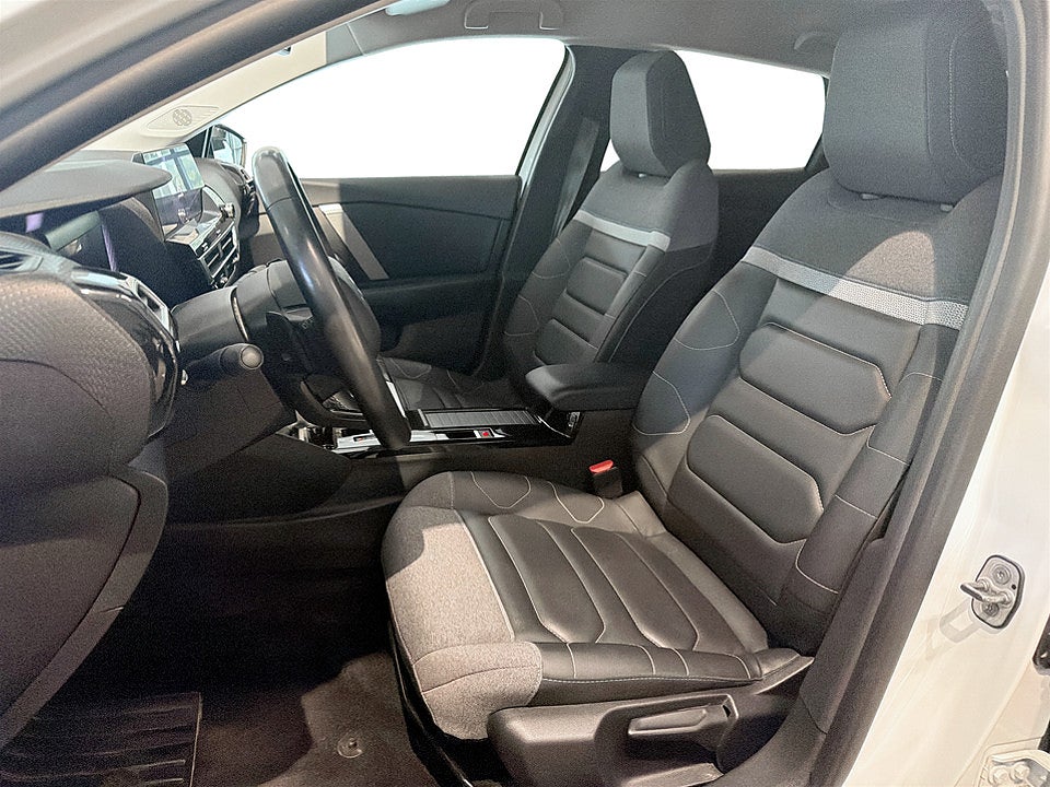 Bild på Citroën C4-X Shine 1.2 PT 130hk Aut B-KAMERA NAVI
