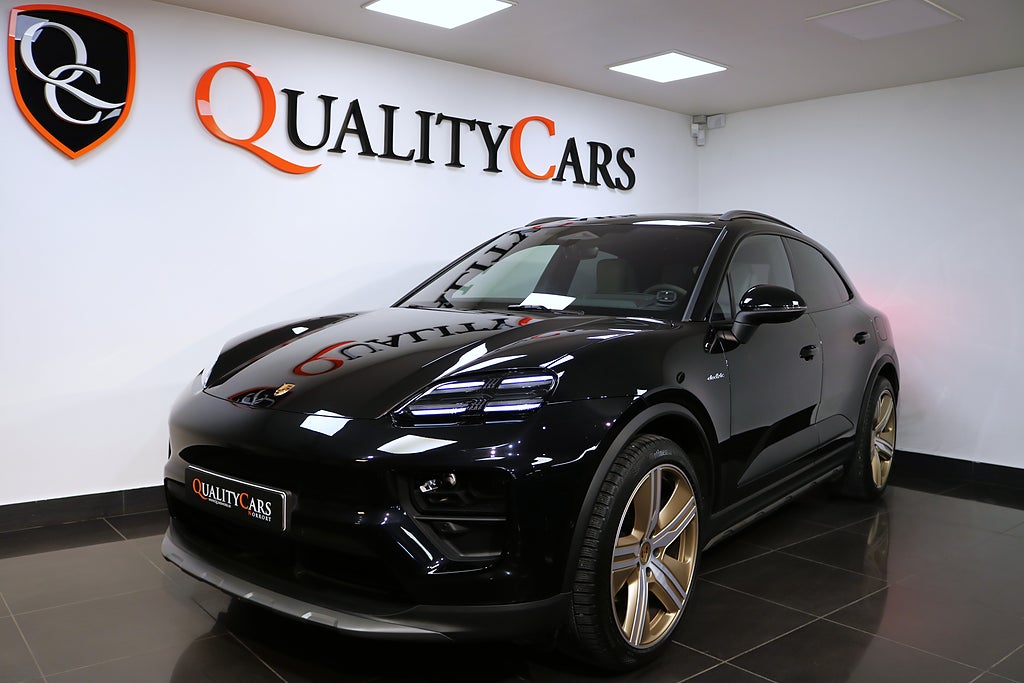 Porsche Macan 4 Electric / 360° / 2 Display / SV-såld / MOMS