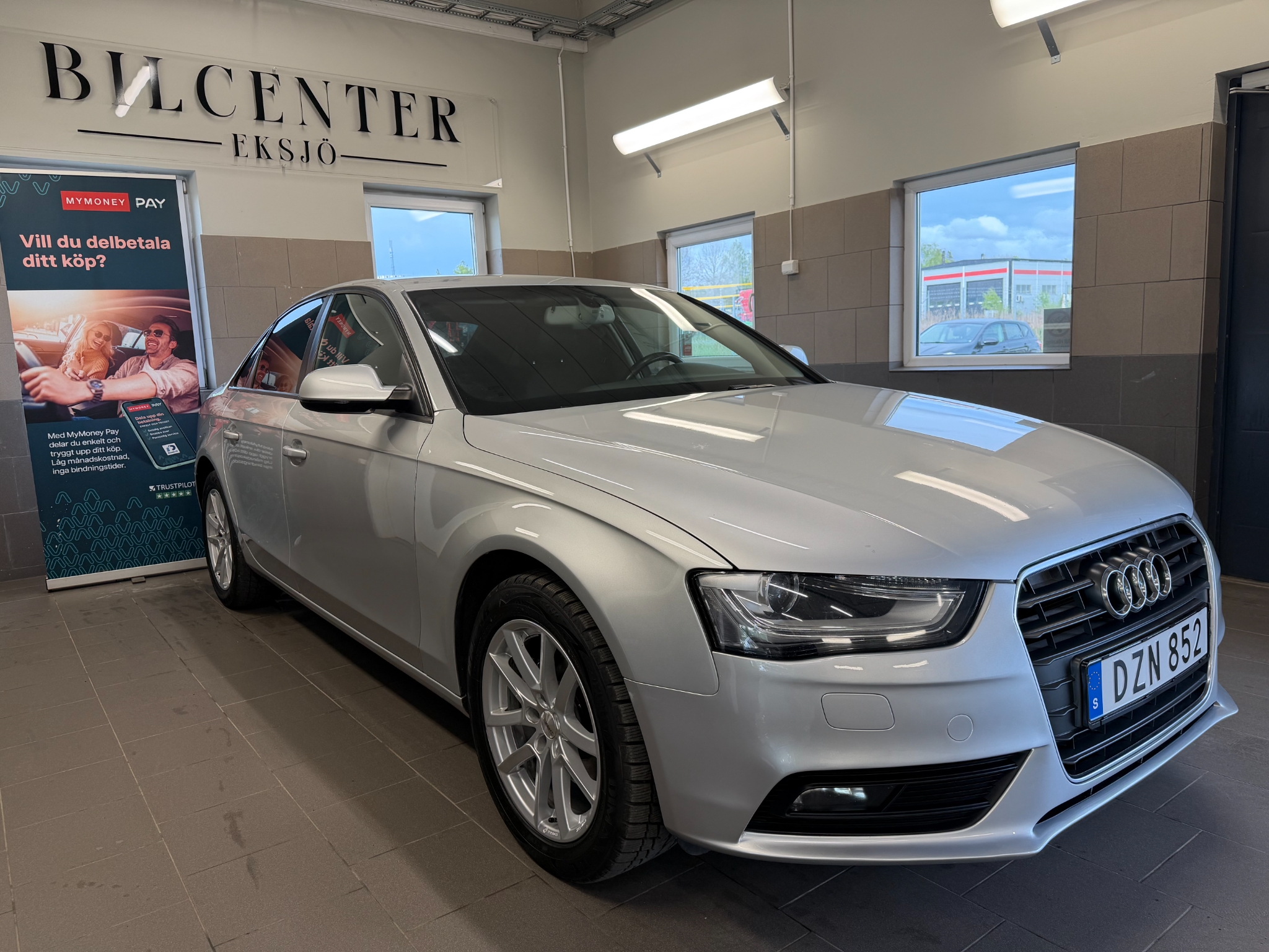 Audi A4 Sedan 2.0 TDI DPF Euro 5 2011, bild 3/31