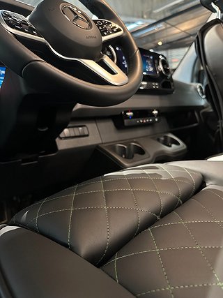 Transportbil - Skåp Mercedes-Benz Sprinter 20 av 23