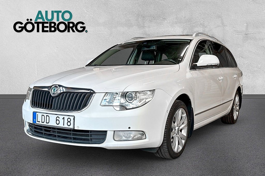 Skoda Superb Kombi 1.8 TSI Elegance Panorama Dragkrok Beskitigad 