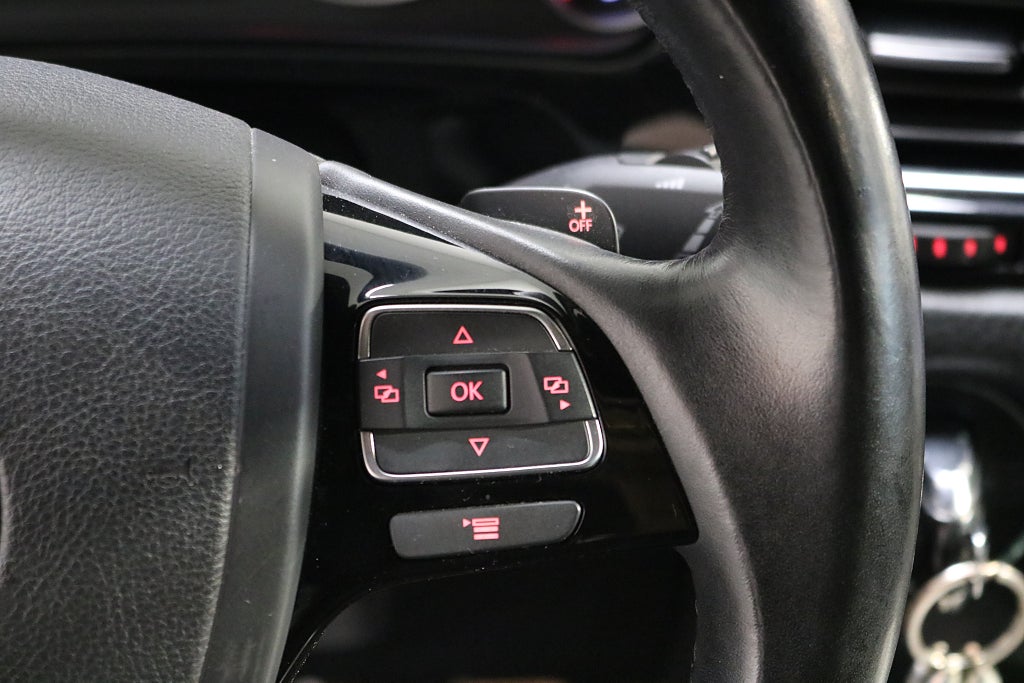Volkswagen Touareg 2012 - miniatyr 11
