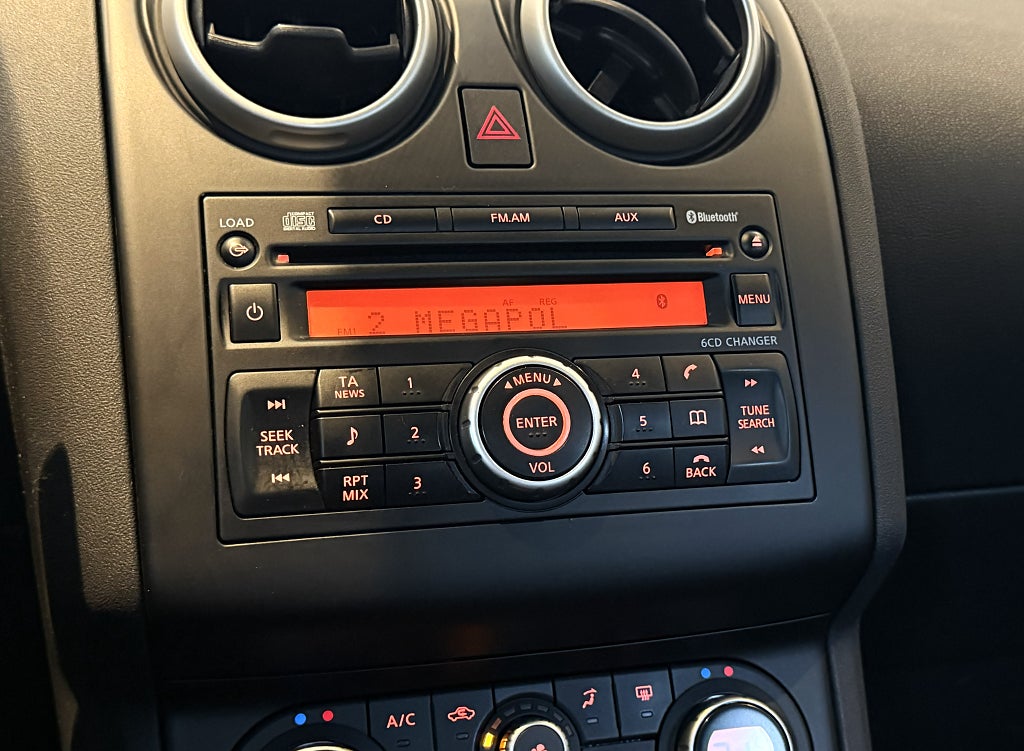 Nissan Qashqai 1.6 114HK NYBESIKTIGAD KAMKEDJA FARTHÅLLARE P-SENSOR