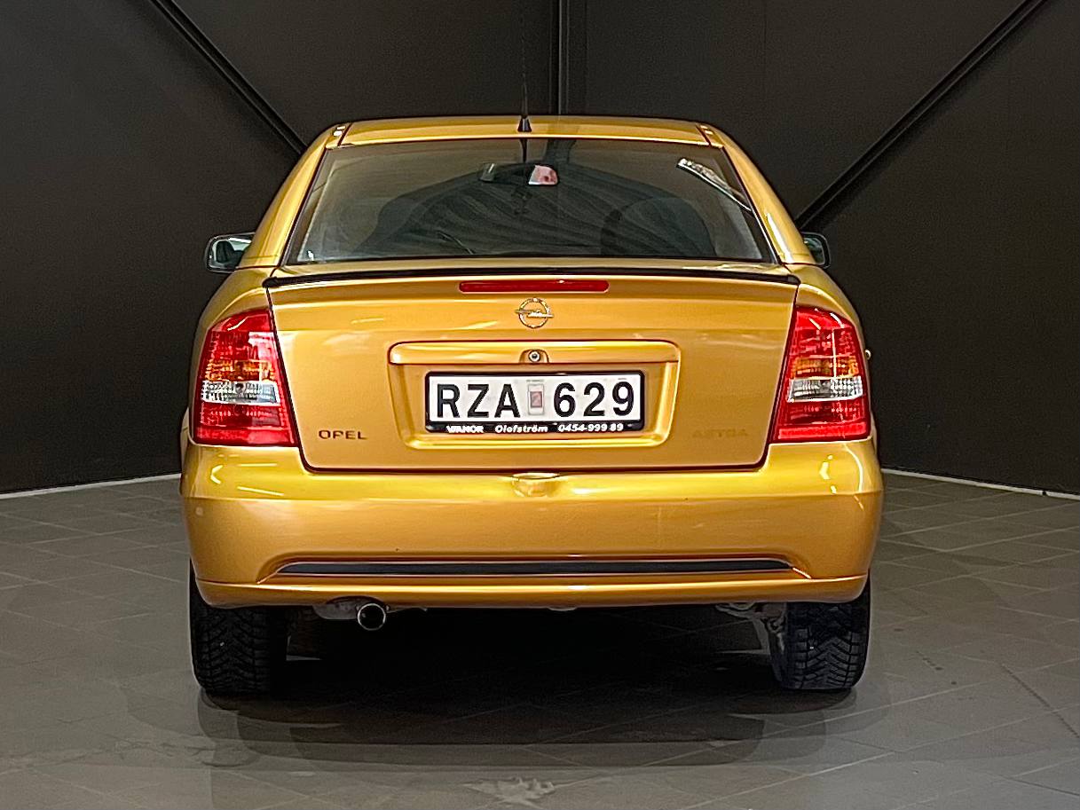 Opel Astra Coupé 2.2 2001, kuva 5/45