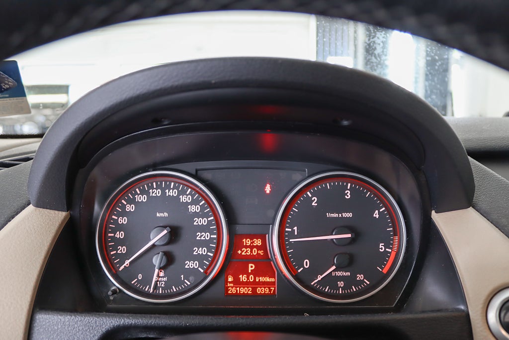 BMW X1 BMW X1 xDrive18d A-TRAKTOR Sportstolar Carplay