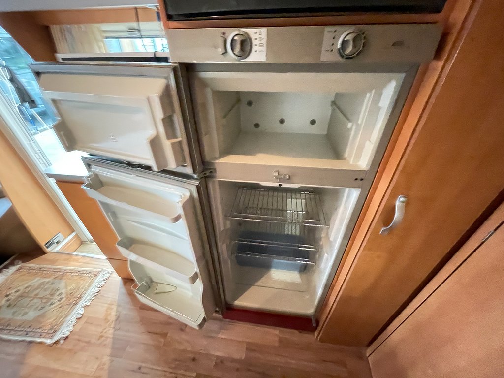 Eura Mobil TI 560 LB /B-körkort/Dragkrok/Taksäng/Ugn - Eura Mobil