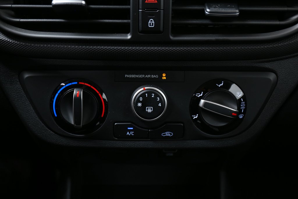 Hyundai i10 1,0 67hk Essential 5-D CarPlay Bluetooth 2021