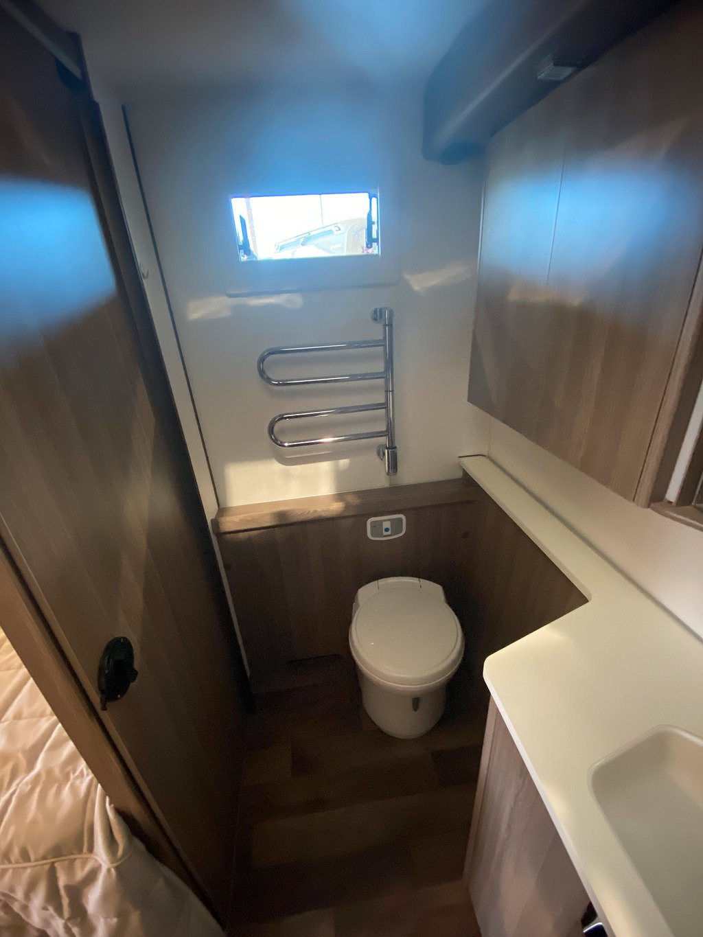 Kabe Royal 780 ETDL KS  / Mover / AC / Ugn / 3.339kr/mån - Kabe