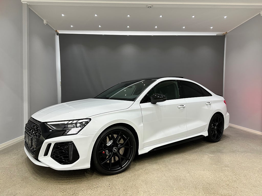 Audi RS3 SEDAN / 2,5 TFSI / 400 HK / RS DESIGN / PANO / VAT