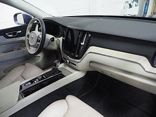 SUV Volvo XC60 13 av 25