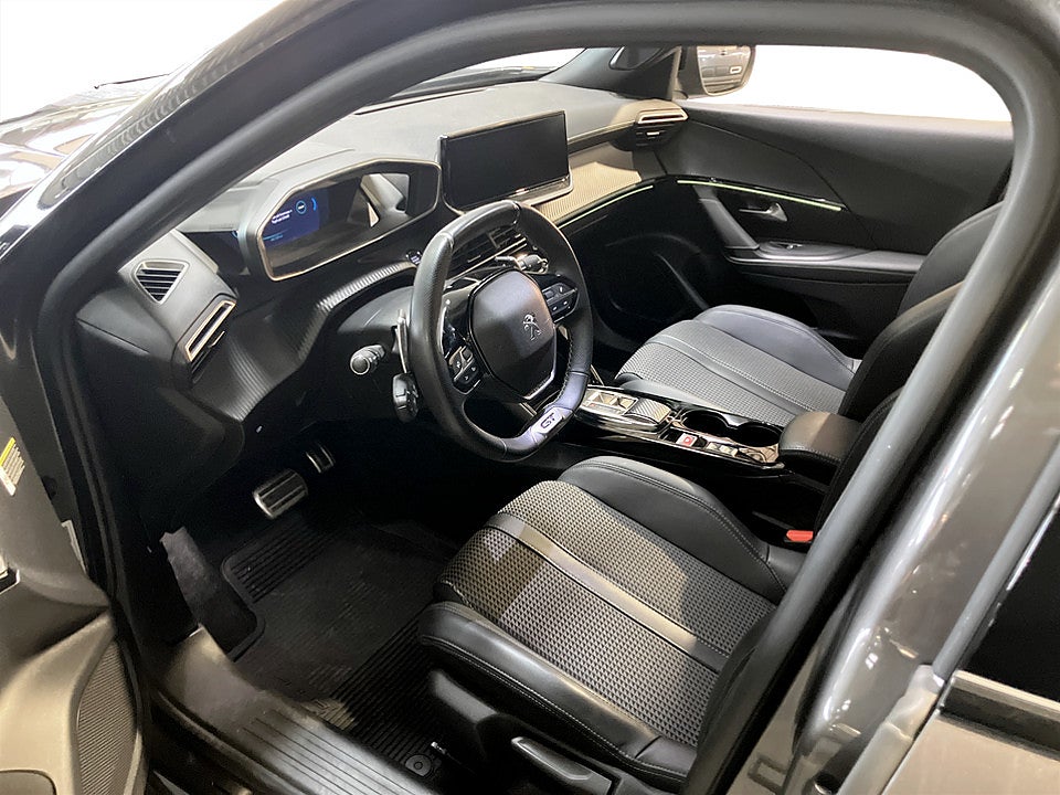 Bild på Peugeot 2008 GT 1.2 PT 130hk Aut B-KAMERA CARPLAY