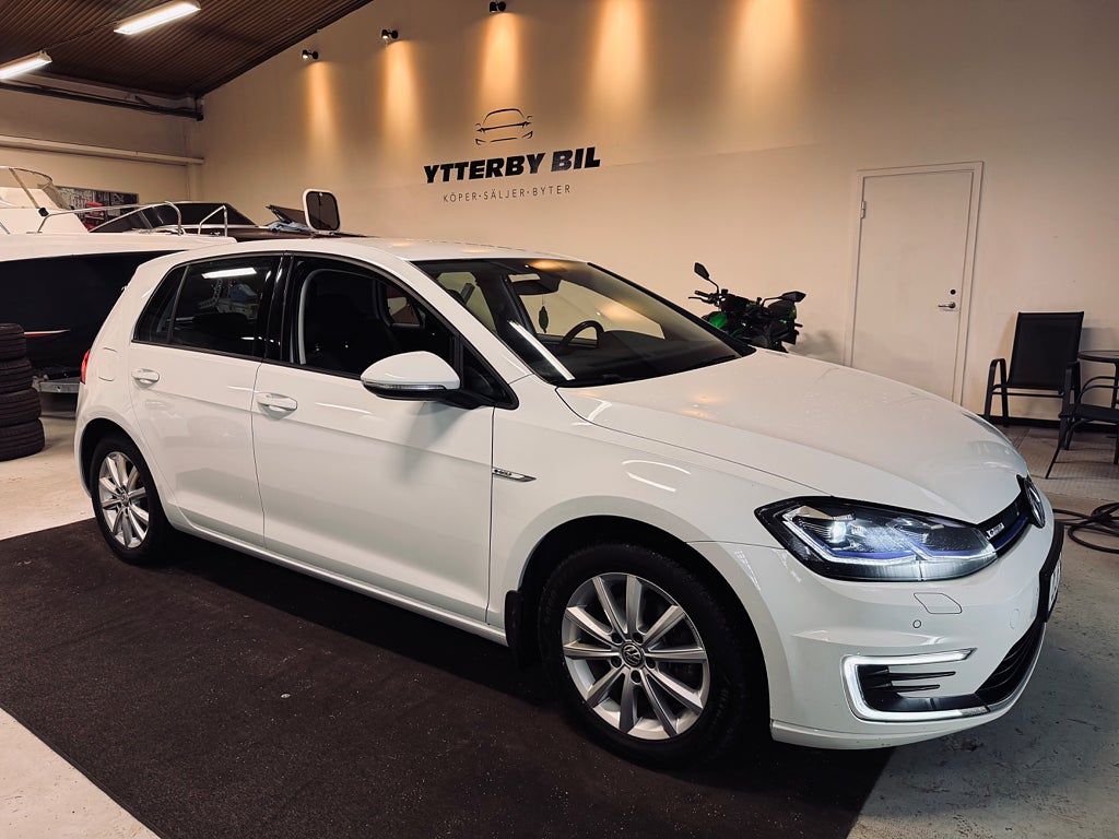 Volkswagen E-Golf  E-Golf 35,8 KWH Cockpit Premium, Carplay, Android Auto