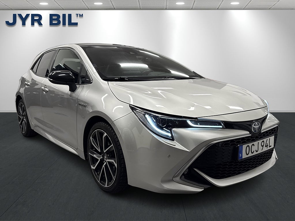 Toyota Corolla Hybrid e-CVT Executive Pano / Kamera / Sportstolar