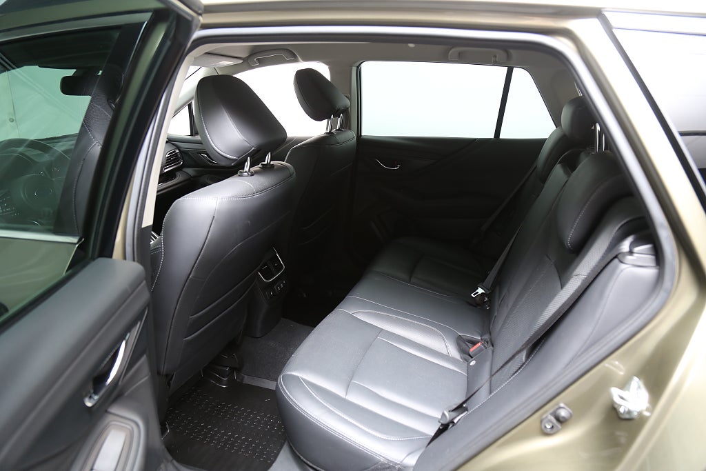 Subaru Outback 2,5i 169hk XFuel Limited AWD Aut Skinn Dragkrok 2023
