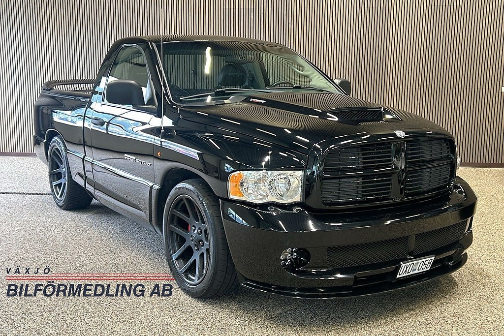 Dodge RAM SRT-10 Regular Cab manuell V10 517hk
