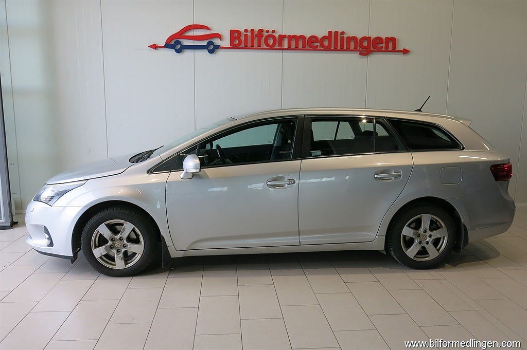 Toyota Avensis 2.0 D-4D 125hk Svensksåld Backkamera