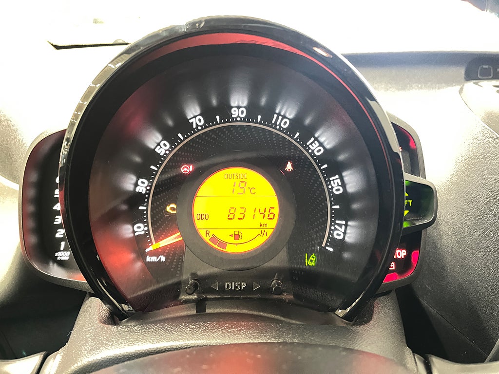 Toyota Aygo 5-dörrar 1.0 VVT-i X-PLAY / Kamera/ CarPlay/ V-hjul thumbnail