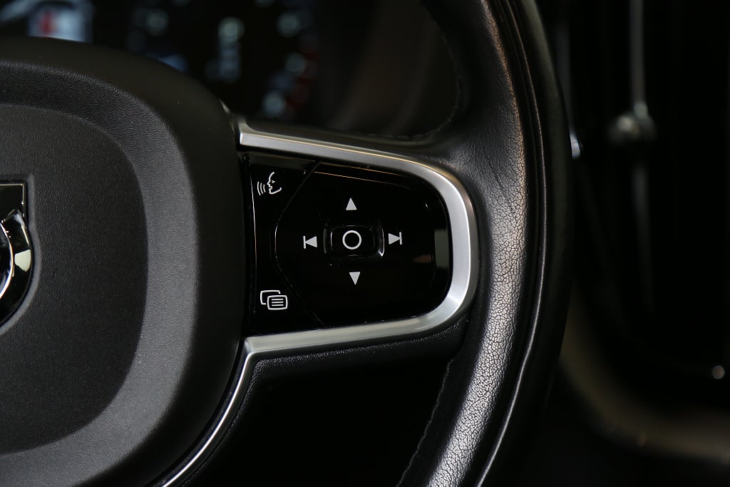 Volvo XC60 T5 250hk Inscription Aut Kamera Skinn Elstol VOC Drag 2018