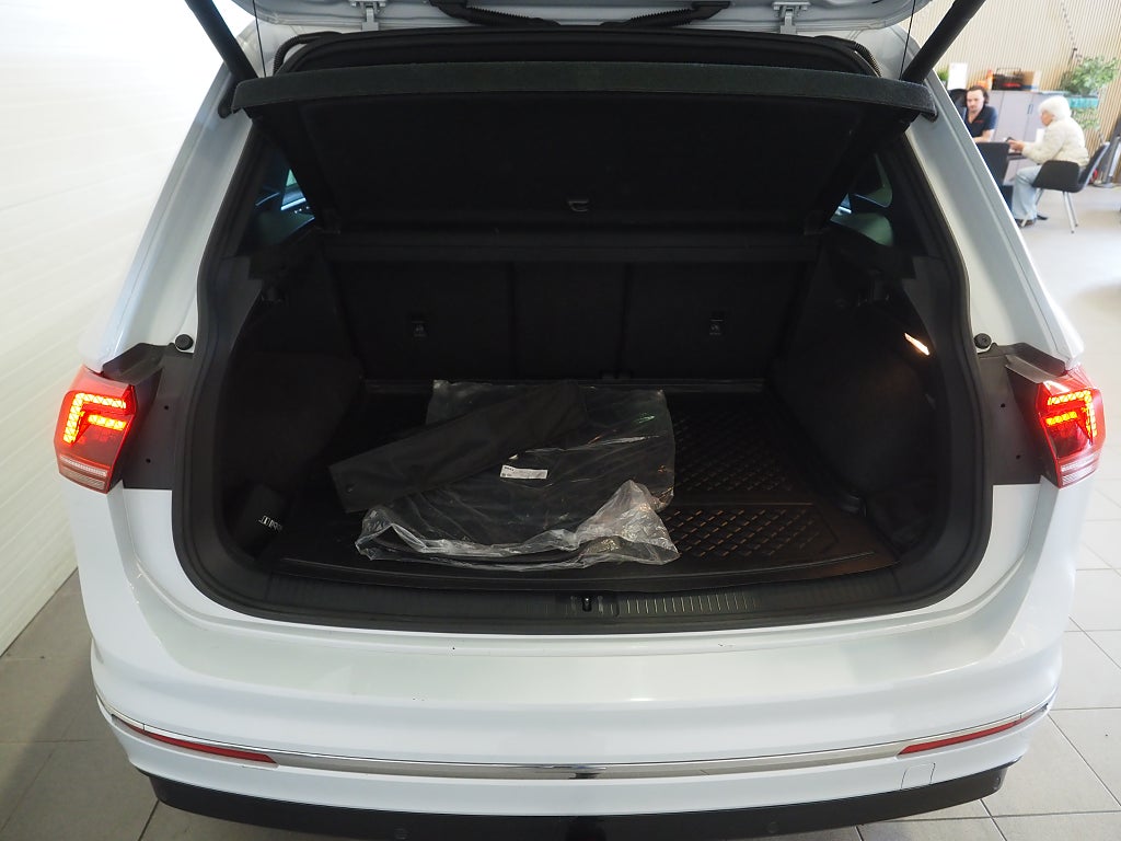 Volkswagen Tiguan TDI 190hk GT 4M R-Line |Drag|D-värm|Pano|Cockpit| 2019