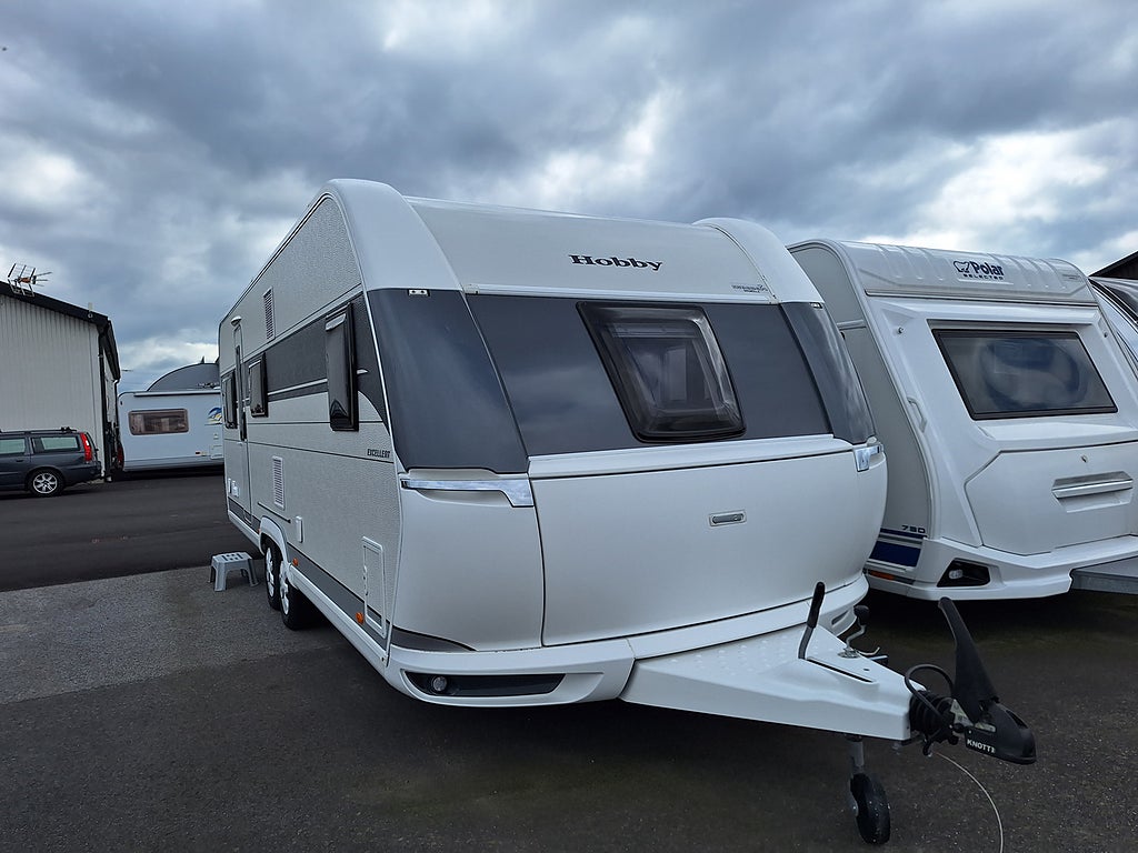 Hobby Excellent 650 UMFe Dubbelbädd, AC, Ugn, Nytt Tält