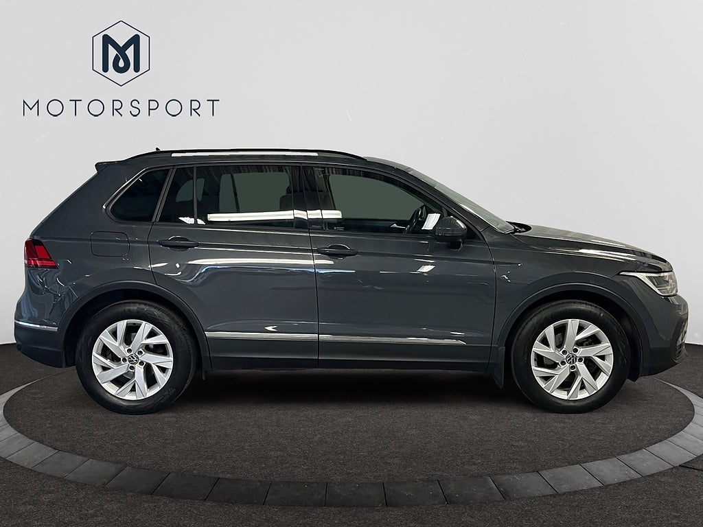 Volkswagen Tiguan 1.5 TSI Aut Adaptiv farth Motorvärmare Dragkrok Carplay bild 7
