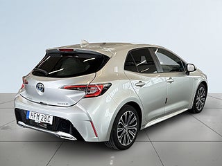 Toyota Corolla Hybrid e-CVT Style S&V-hjul/Kamera/Navi/AdaptivFart – bild 6