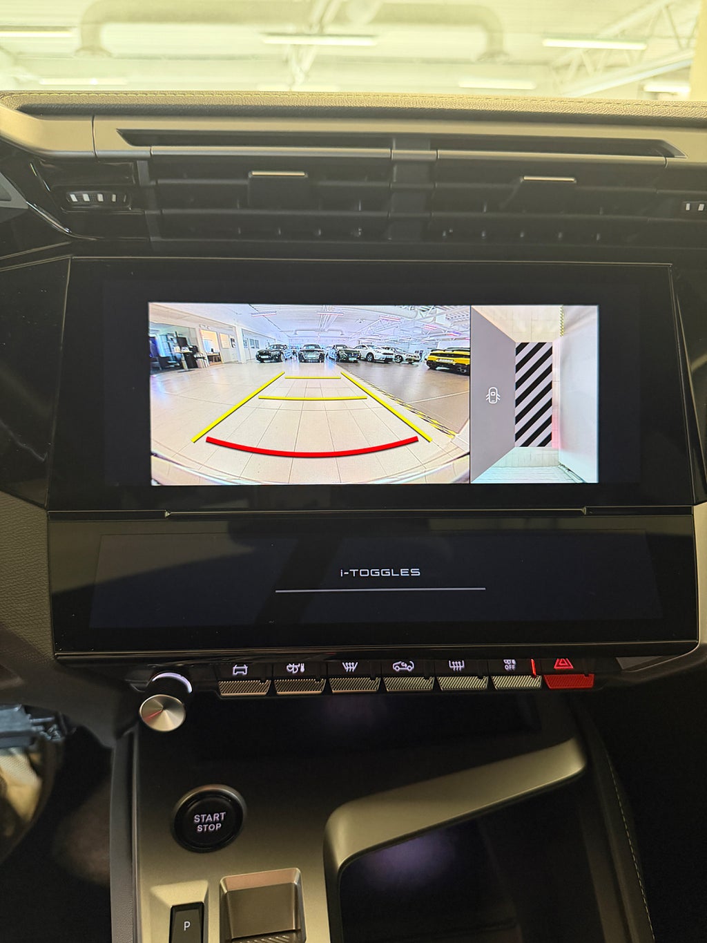 Peugeot 408 Hybrid 145 1.2 PureTech 145 e-DSC Euro 6 thumbnail
