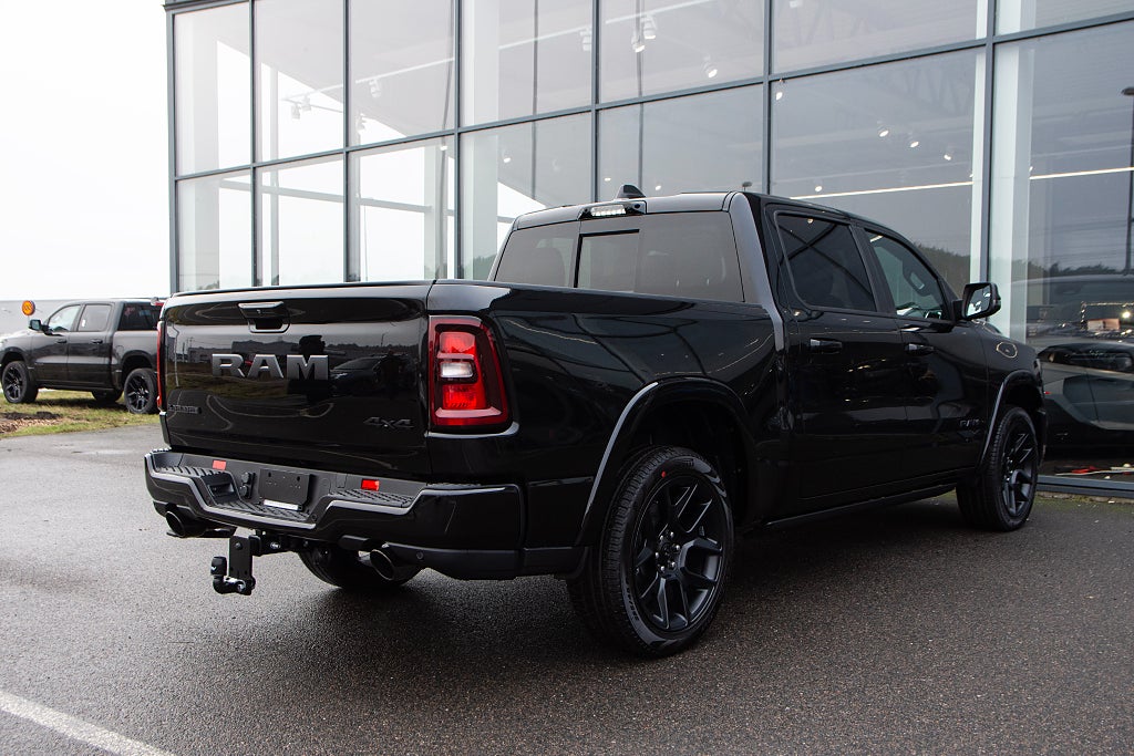 Dodge RAM 1500 Laramie Night Edition 420hk LÅG SKATT OMG LEV
