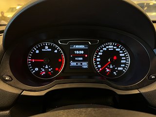 Audi Q3 2.0 TDI quattro Dragkrok/SoV-däck/MoK-värmare