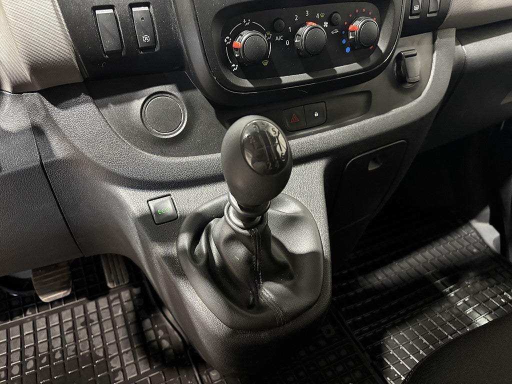 Renault trafic Skåpbil 2.7t 1.6 dCi Drag 1 ägare