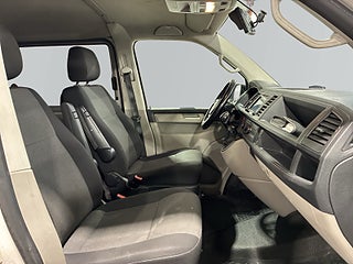 Volkswagen Transporter Kombi T32 2.0 TDI BMT Drag Kamera Värmare Navi S&V-däck