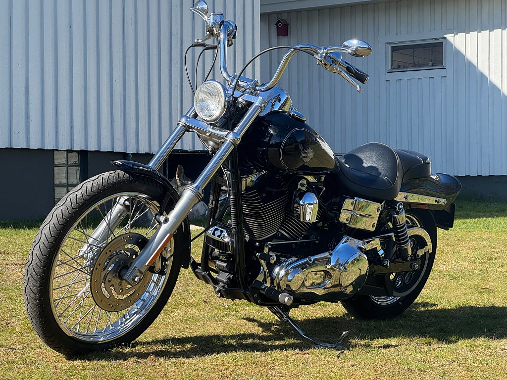 Harley-Davidson Wide Glide Dyna Twin Cam 88 Nybesiktigad FXDWGI